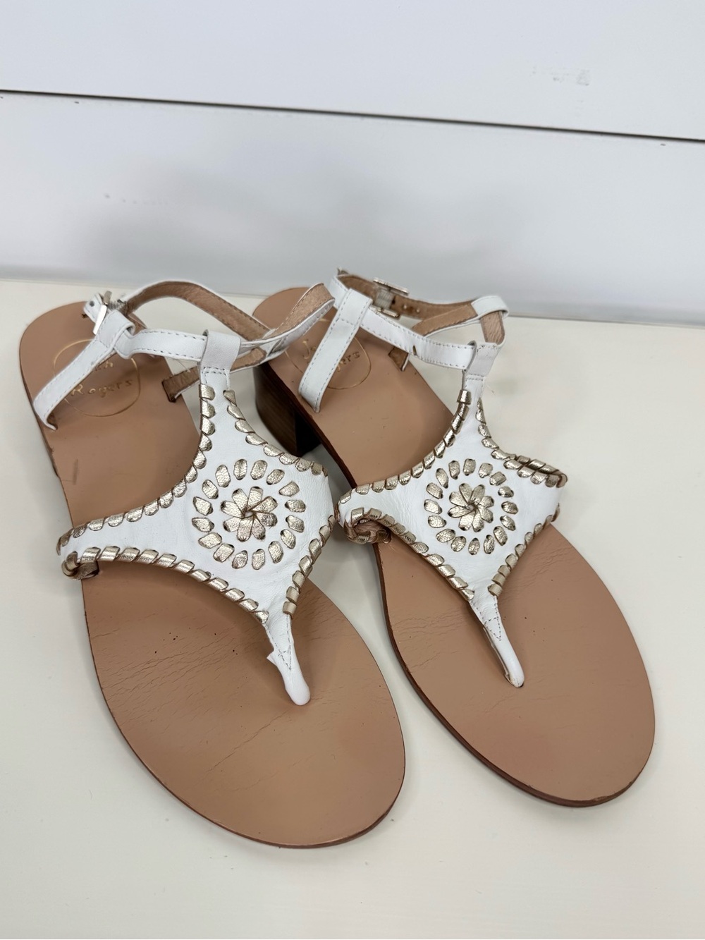 Jack Rogers Maci Thong Sandals Womens 9 White Gold Ankle Strap Block Heel